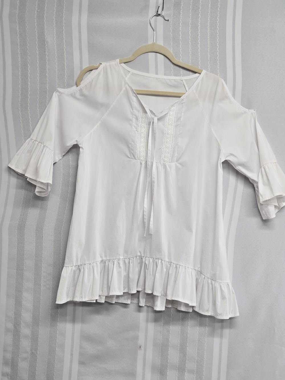 Women’s White Ruffled Cold-Shoulder Blouse SEE PICTURES FOR MEASUREMENTS